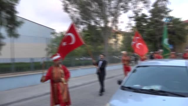 Gelini Mehter Takımıyla Aldı