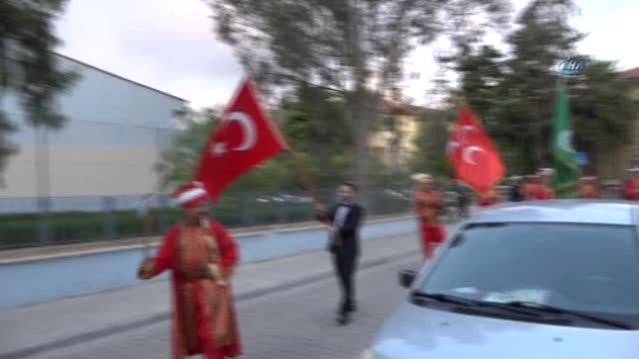 Gelini Mehter Takımıyla Aldı