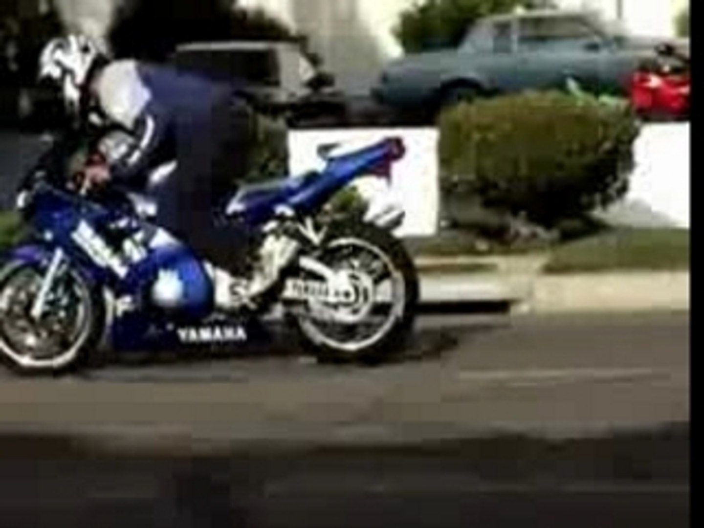 MOTORBIKE] Caidas Crashes y muy buenos trucos en moto - Vidéo Dailymotion