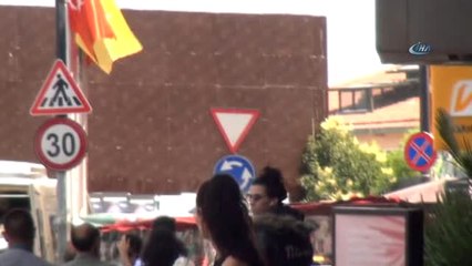 İstanbul - Özel) Taksim Meydanı'nda Kışlık Mont Giyen Şahıs Ekipleri Harekete Geçirdi