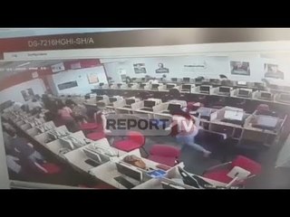 Tërmeti i fortë në Tiranë, punonjësit e Call-Center vrapojnë të dalin jashtë nga frika
