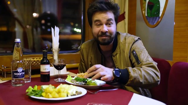 VIAGEM NO TREM FLECHA VERMELHA: JANTAR NO TREM RUSSO | Coisas que Nunca Comi na R?ssia
