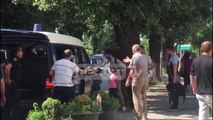 Reportr Tv - Ju mori nga 250 € dhe i la në mes të rrugës, kapen afër Kapshticës 6 kurdë
