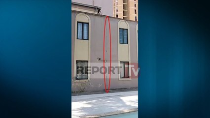 Download Video: Report Tv - Teatri Kombëtar pëson shkëputje të soletës nga kollonat si pasojë e tërmetit