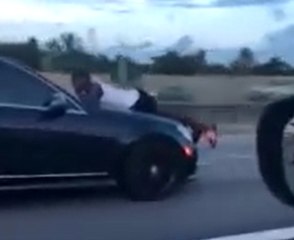 Elle roule 35 km avec son copain sur le capot