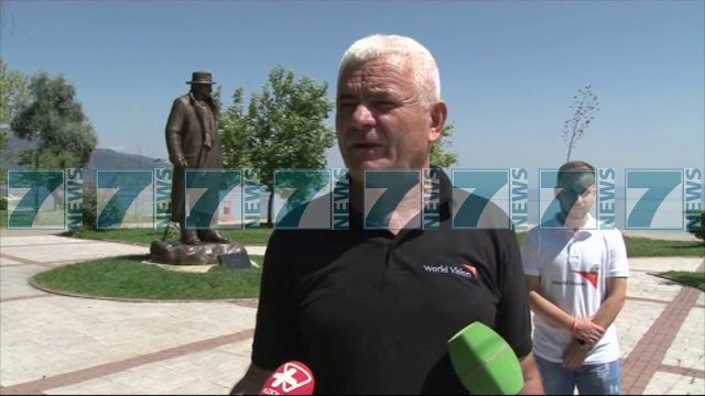 SHQIPTARE, BOSHNJAKE DHE SERBE BEHEN BASHKE - News, Lajme - Kanali 7