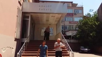 Duruşma Çıkışı Birbirlerine Saldırdılar: 1 Yaralı