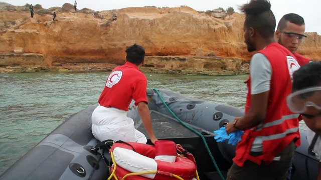 Se acelera partida de migrantes a Europa y hay nuevos naufragios
