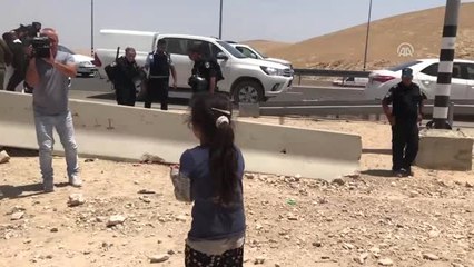 İsrail Askerlerinin Filistinlilere Sert Müdahalesi