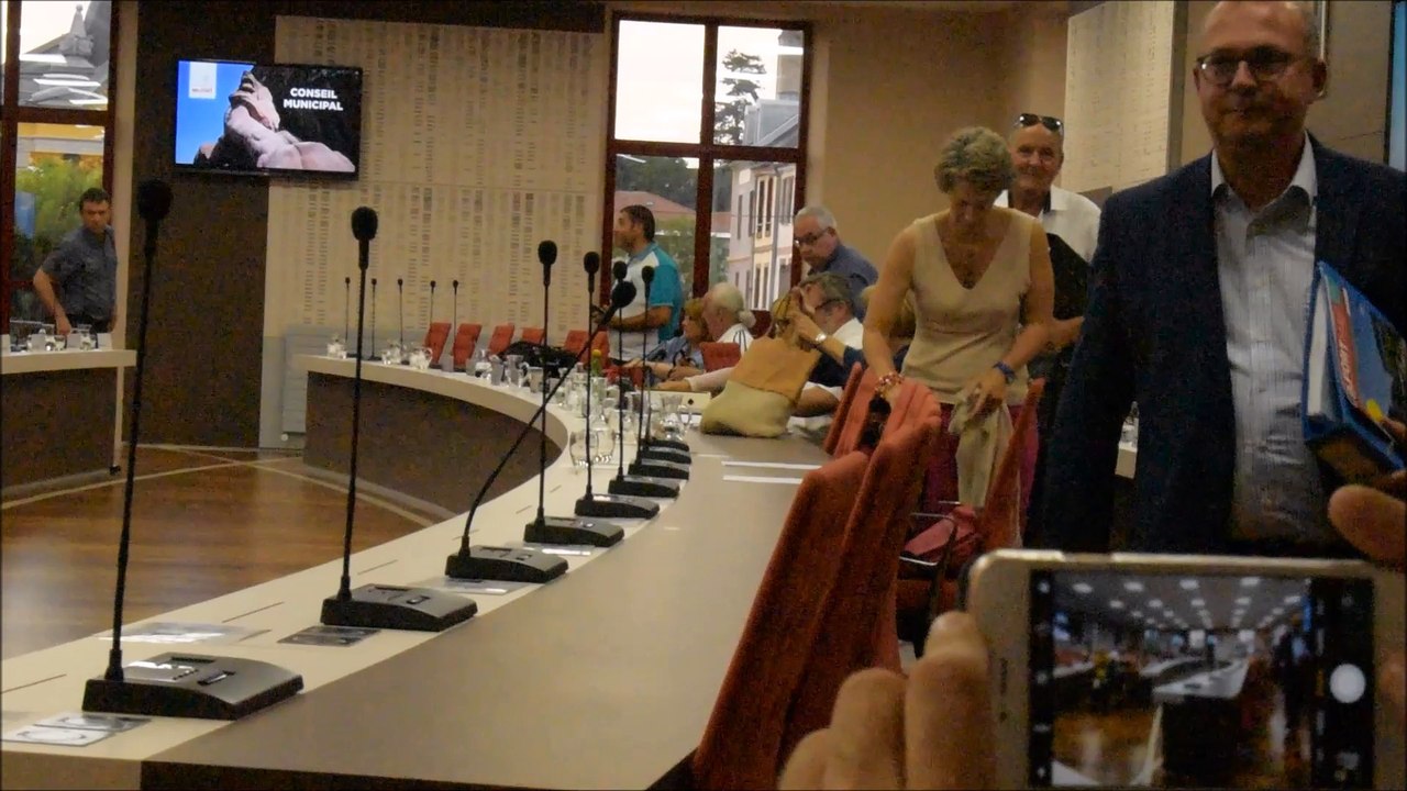 Belfort : le maire et ses adjoints quittent le conseil municipal pendant l'intervention du collectif "Culture pour tous"