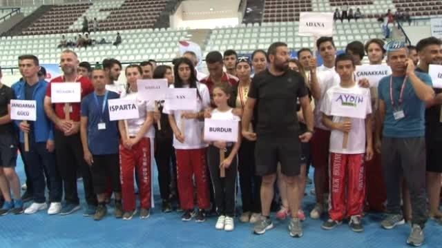 Türkiye Kick Boks Şampiyonası Elazığ'da Başladı
