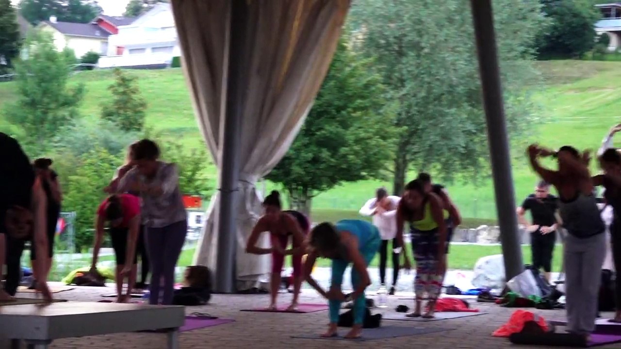Am 21. Juni fand in der Grossabünt in Gamprin anlässlich des Internationalen Tag des Yoga ein grosser Event statt. Von Sonnenauf- bis Sonnenuntergang waren Jung