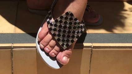 Como Decorar Chinelo com Manta de Strass e Couro - PASSO A PASSO - Diy - SemeiArte