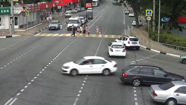 Rusya'da Araç Yayaların Arasına Daldı: 1 Ölü, 5 Yaralı