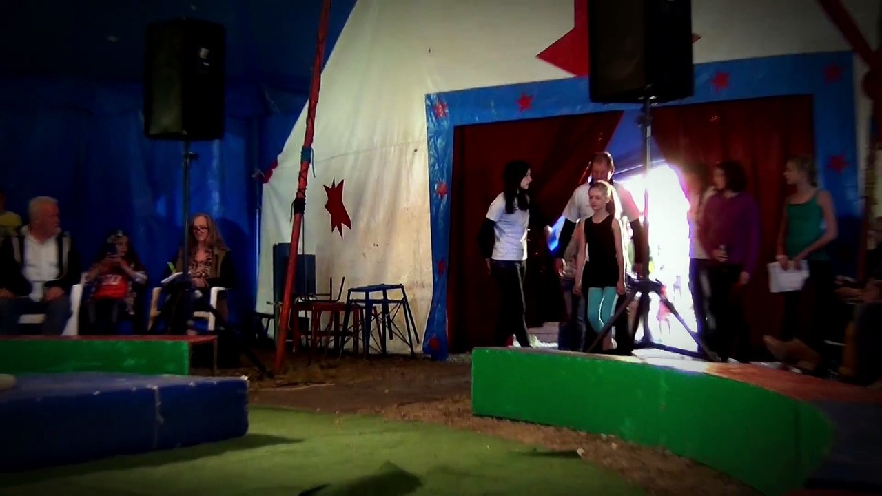 Circus Bambi Akrobatik am Vertikalseil mit Leni