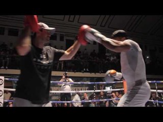 AJ looking SHARP on the pads ahead of his title defence this weekend.