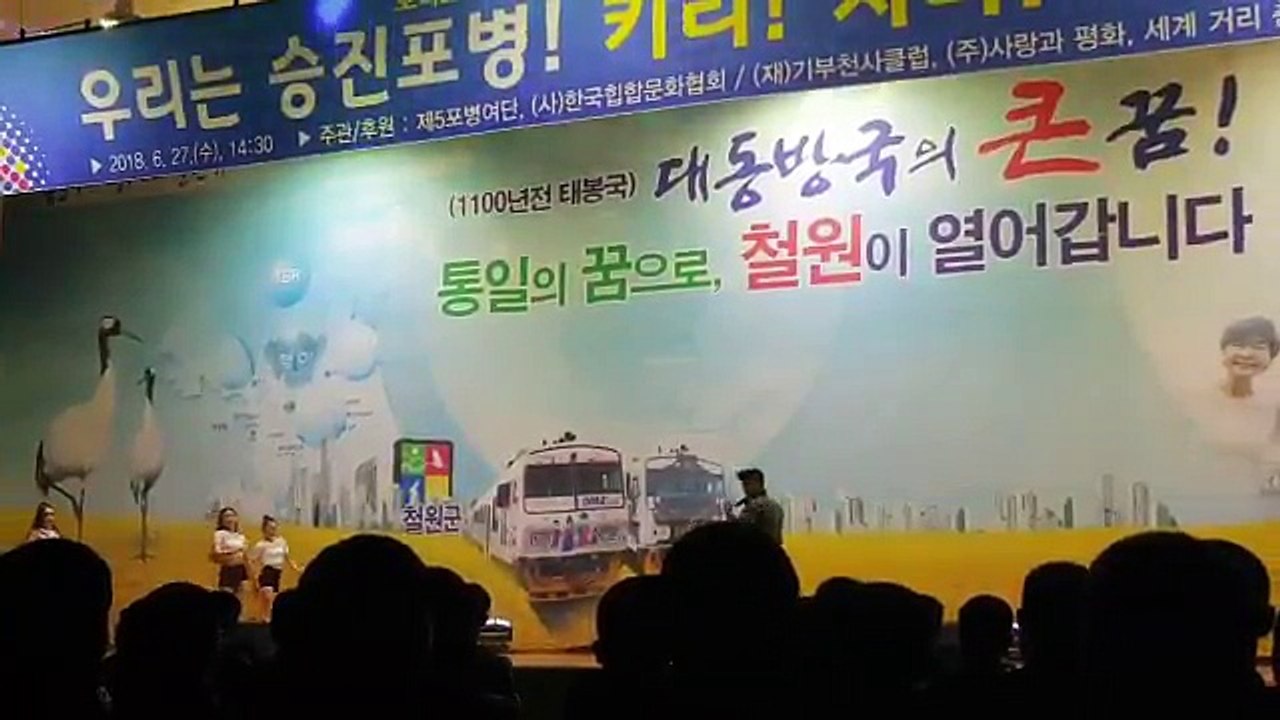 Taeyang trình diễn "I Need A Girl" trong quân đội