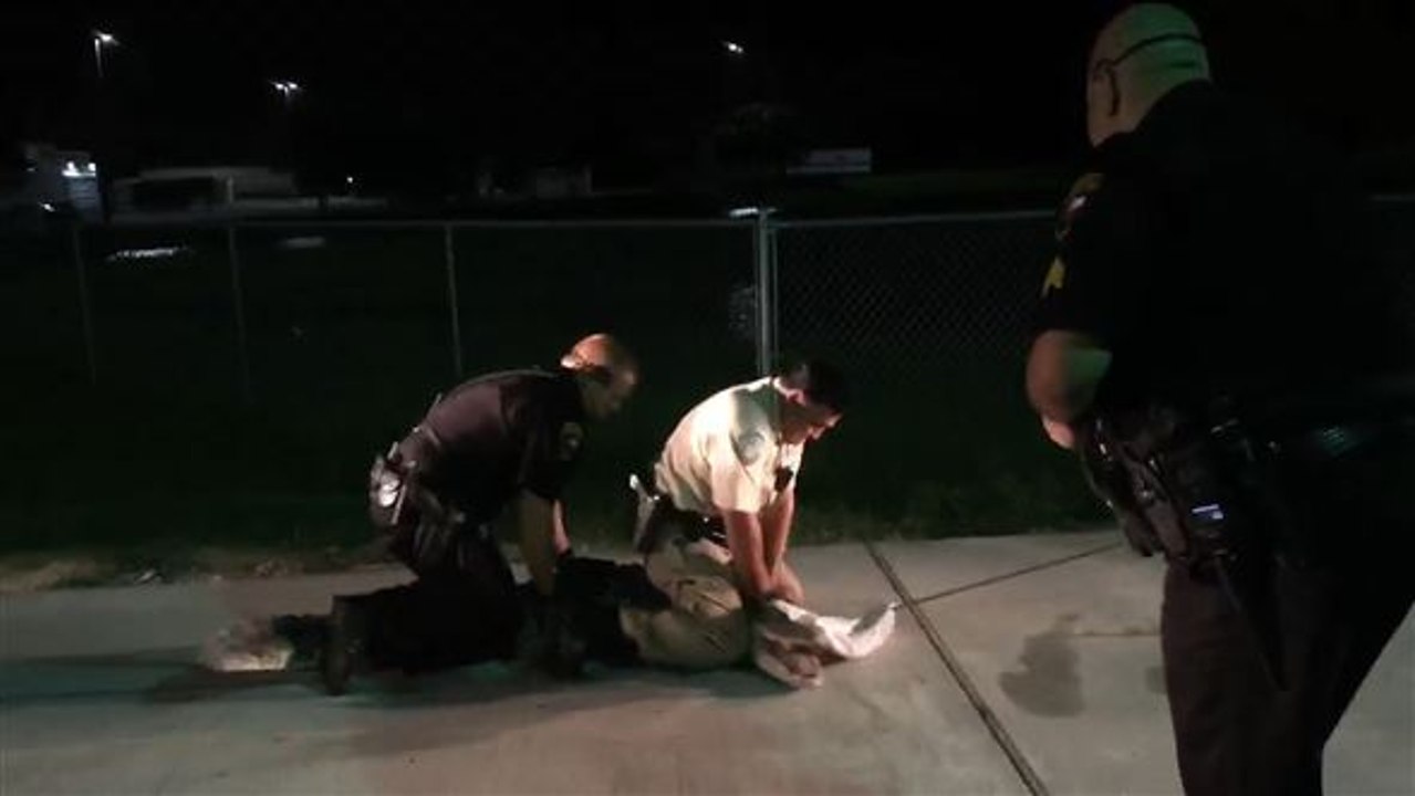 Krokodil auf shoppingtour: polizei nimmt ungewöhnlichen gefangenen