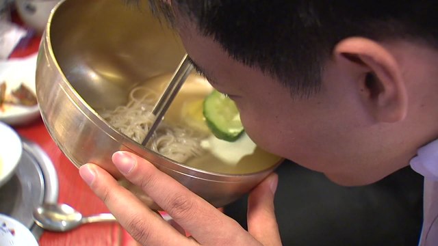 냉면값 9천 원 육박...서민 외식비 부담 껑충 / YTN