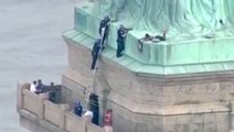 ABD'deki Özgürlük Heykeli'ne Tırmanmaya Çalışan Gösterici Gözaltına Alındı
