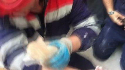 Sultanbeyli'de su borusuna sıkışan yavru kedileri itfaiye kurtardı