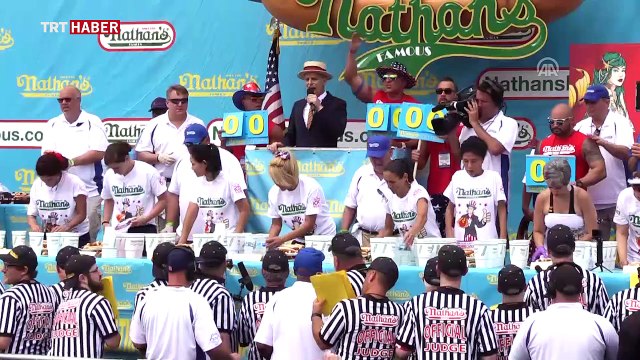 New York'ta sosisli sandviç yeme yarışması