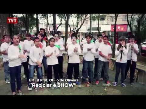 Professores ensinam música e reciclagem e a escola ganha prêmio