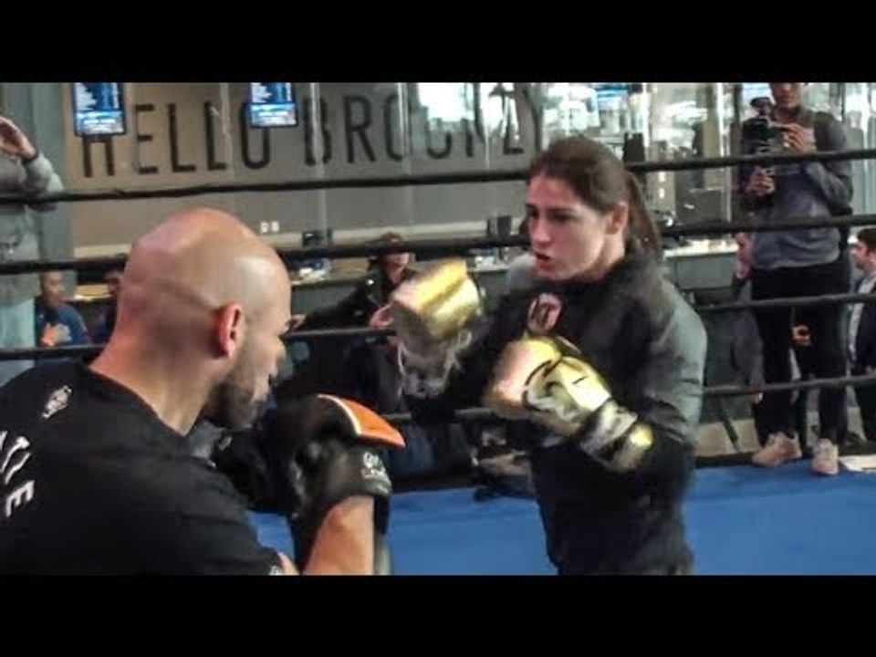 Katie Taylor PUBLIC WORKOUT vs Victoria Bustos