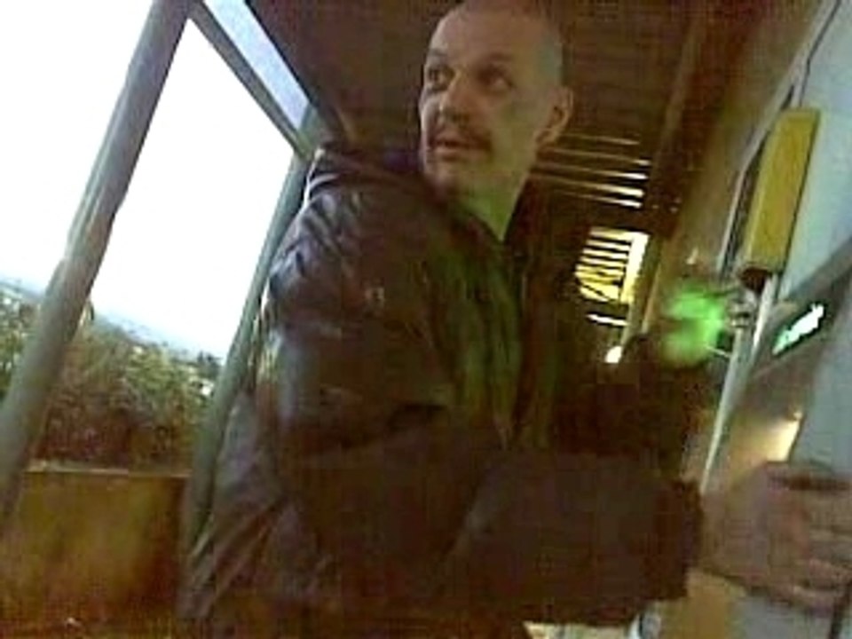 UN FOU BRAQUE LA POSTE