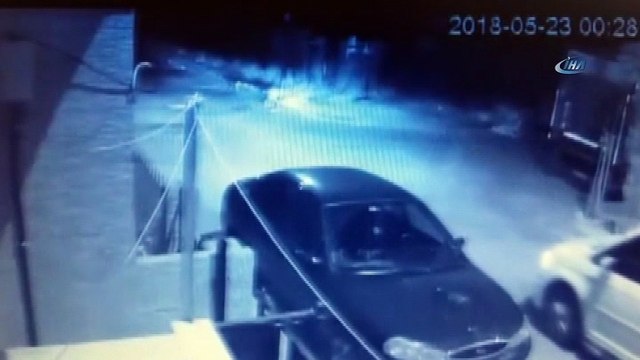 Büyükçekmece'de öldürülen şahsın, katillerinden kaçış anı kamerada