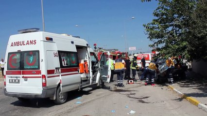 Yolcu otobüsü ile otomobil çarpıştı: 2 ölü, 1 yaralı - AMASYA