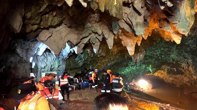 Thailandia: lezioni di nuoto per i ragazzi intrappolati nella grotta