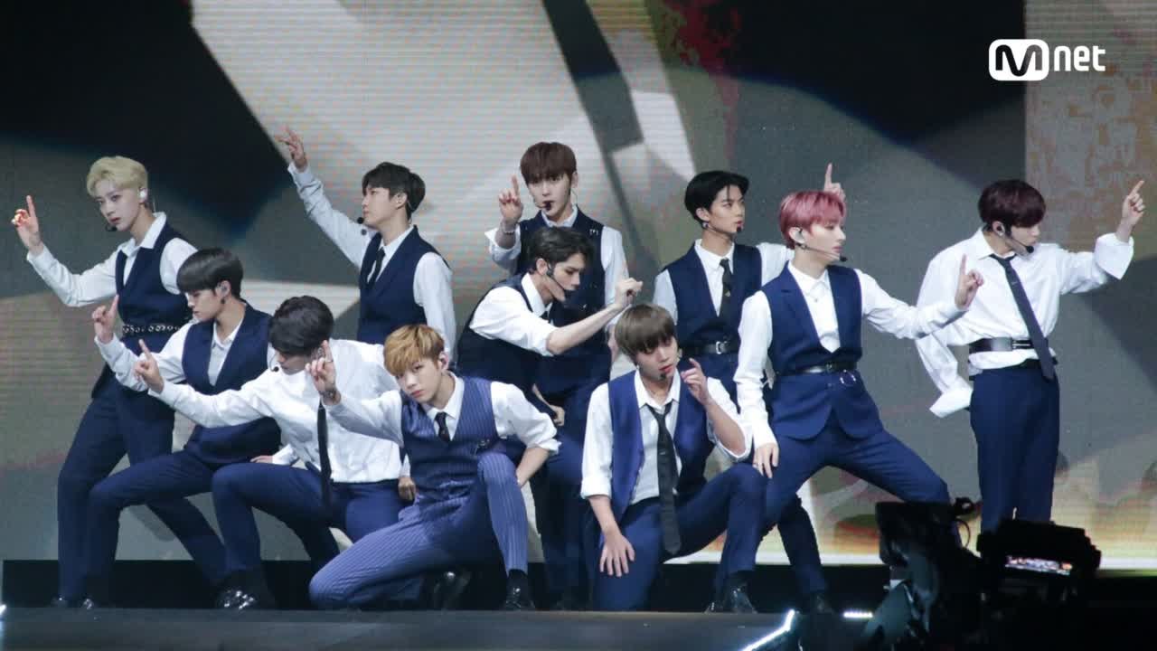 KCON 2018 NY×M COUNTDOWN｜워너원(Wanna One) _ 켜줘(Li...