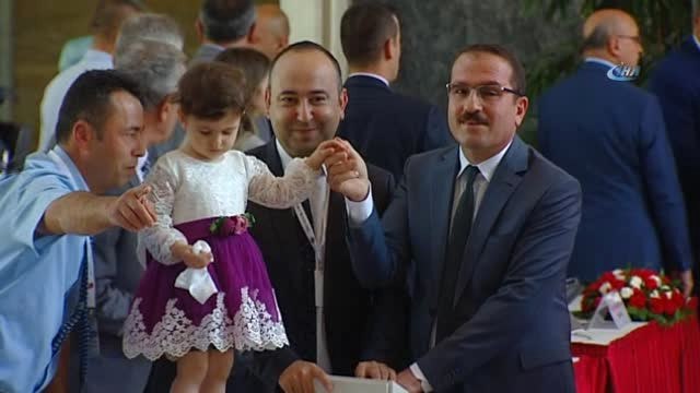 Vekiller Yöresel Tatları TBMM'ye Taşıdı