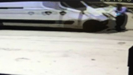 Kamyonet yaşlı adama böyle çarptı