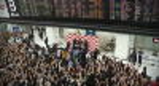 Hundreds of fans welcome Japan players back from Russia