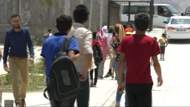 Hakkari'nin İlk Yarı Olimpik Yüzme Havuzu Açıldı