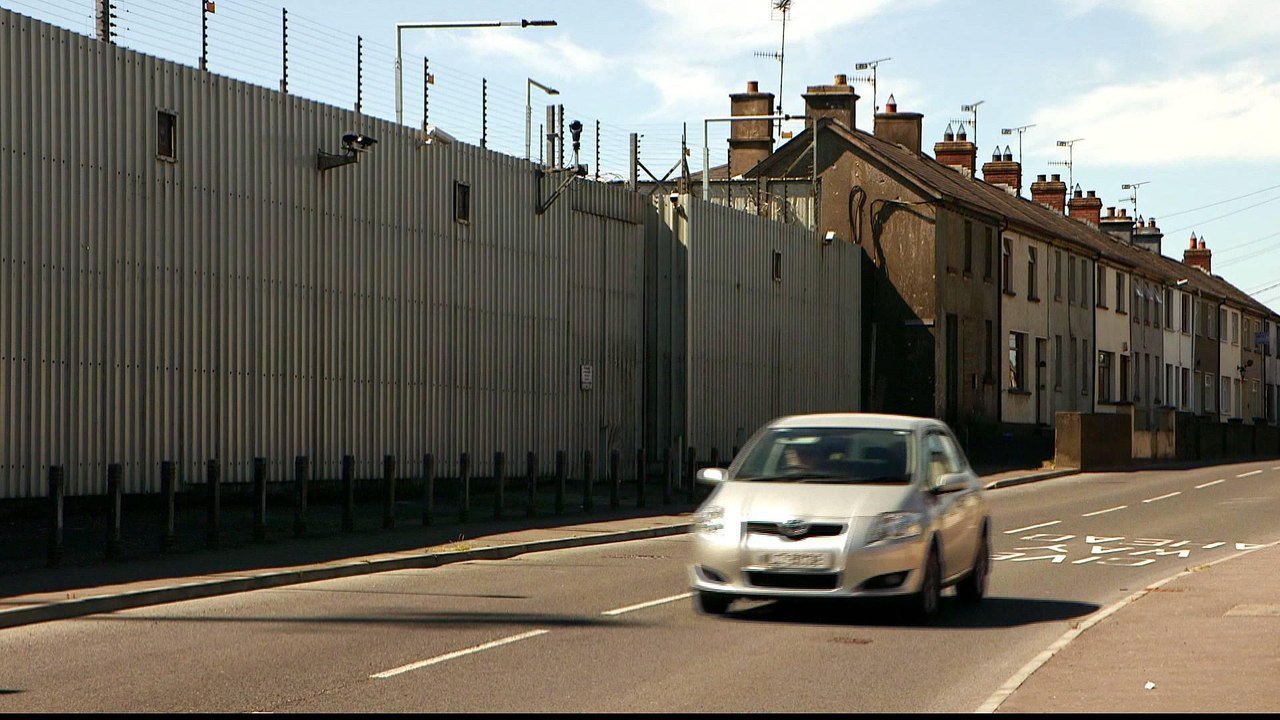 Irish border and Brexit: Communities fear of ph...