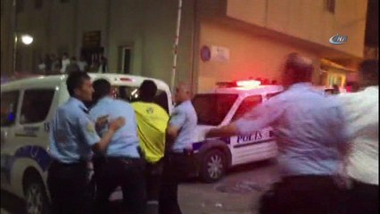 Düğünde kız ve erkek tarafı birbirine girdi