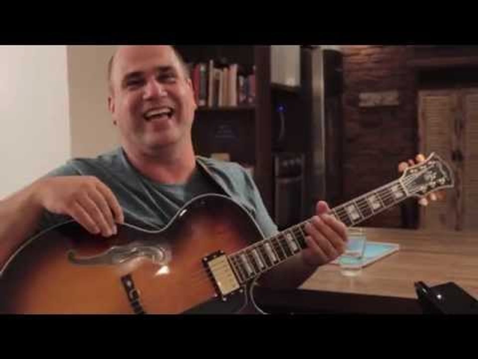 Extras - Por que o ƒ da guitarra do Nelson Faria é tapado?