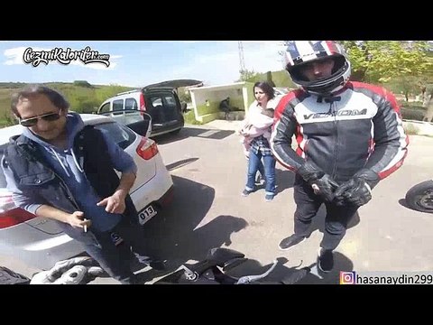 Ülkemizde Sadece Birer Tane Kalan Medeni Motorcu ve Medeni Araba Sürücüsünün Karşılaşması