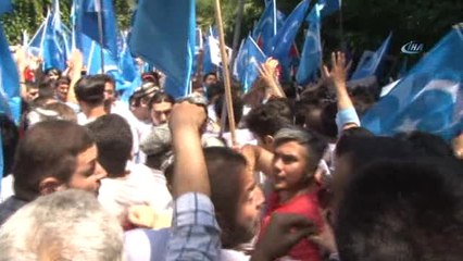 Çin Konsolosluğu Önünde Olaylı Protesto