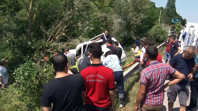 Takla atan minibüs ağaçlara çarparak durabildi: 1’i ağır 2 yaralı