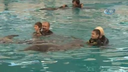 Antalya’da Hayatlarında İlk Kez Yunuslarla Yüzen Otizmli Çocukların Keyifli Anları