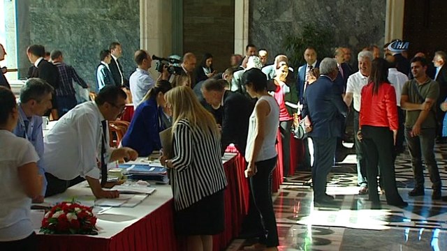 - Halkların Demokratik Partisi Eş Başkanları Pervin Buldan ve Sezai Temelli ve İstanbul milletvekili Ahmet Şık kayıtlarını yaptırdı