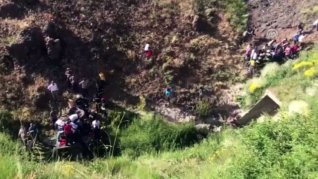 Askeri zırhlı araç şarampole devrildi: 2 yaralı - ERZURUM