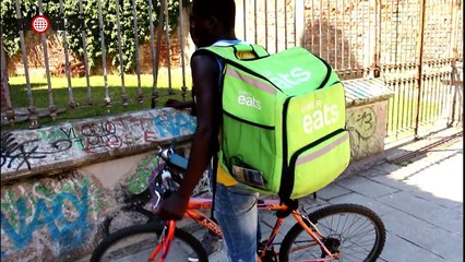 Da migrante a rider, le storie dei fattorini di Foodora, Deliveroo e Uber | Notizie.it