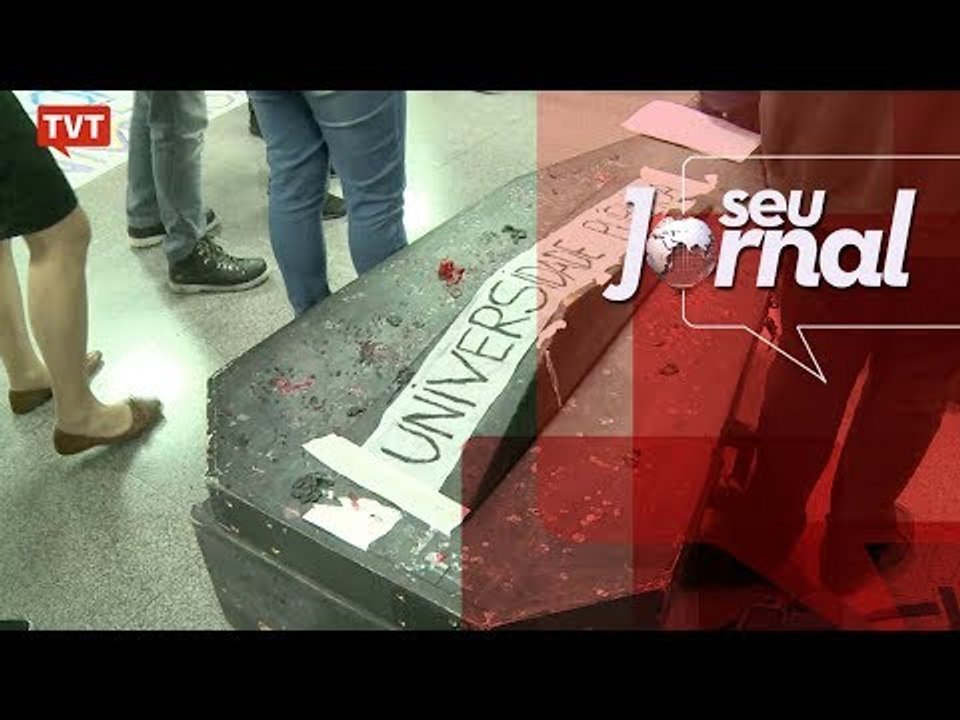 Estudantes fazem "enterro" das universidades públicas