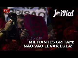 Militantes gritam: "não vão levar Lula!"