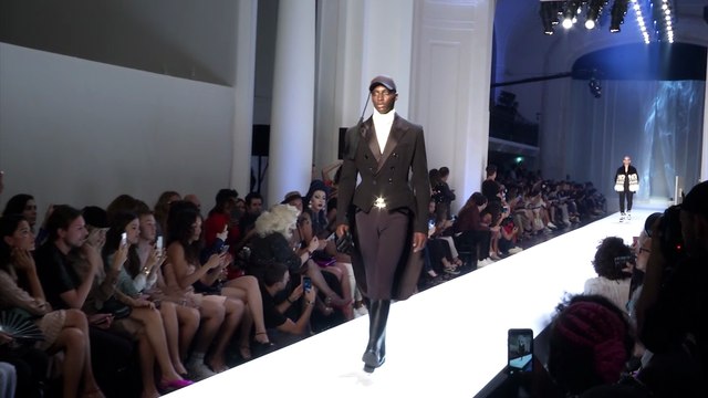 Gaultier presenta una colección sensual en París